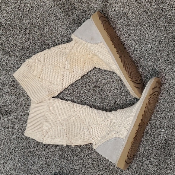 Ugg Australia Women 5879 Sweater Cardi Short Ankle Shoes boots sz 8 - Picture 2 of 6